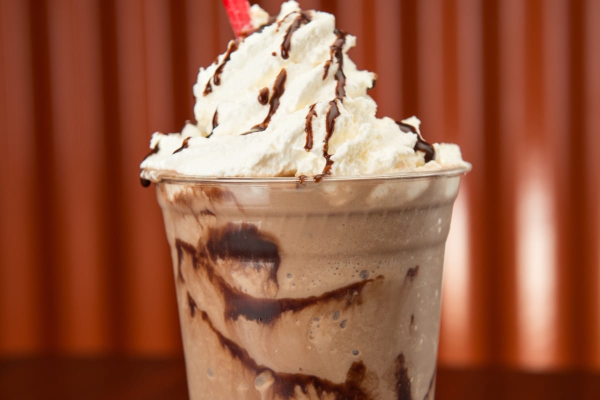 Delicioso milkshake caseiro de chocolate