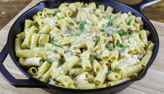 Macarrão Cremoso com Alho-Poró - Receita Super Fácil