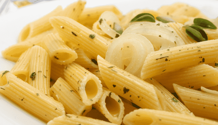 Penne ao alho e óleo