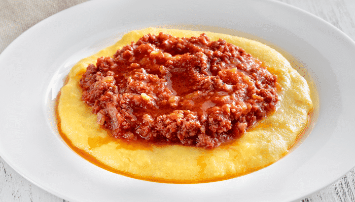 polenta cremosa com carne moída