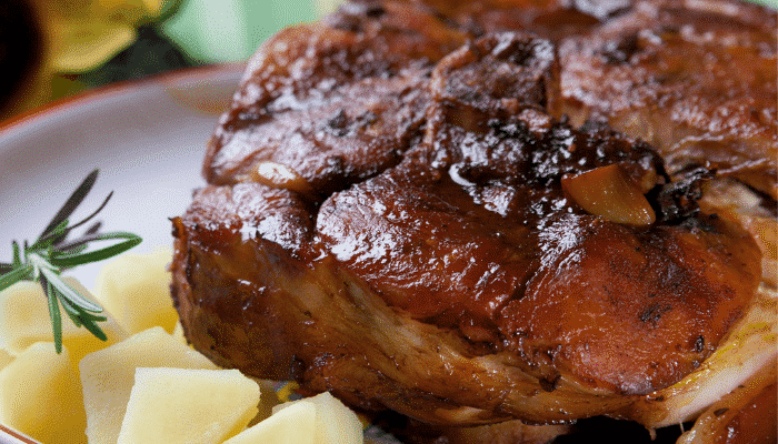 pernil assado com batatas