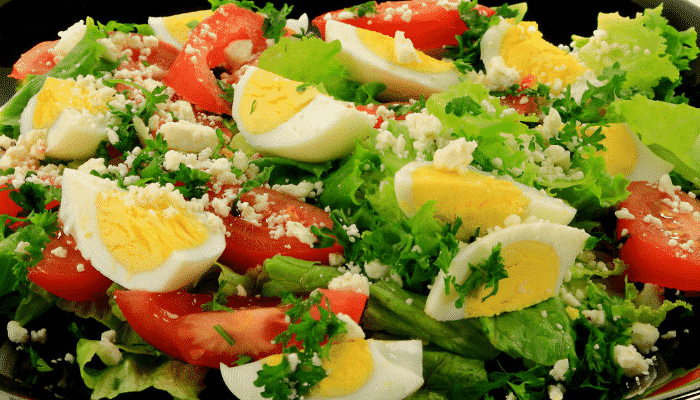 salada com ovos