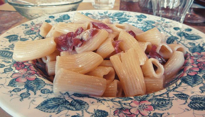 macarrão com bacon e gorgonzola