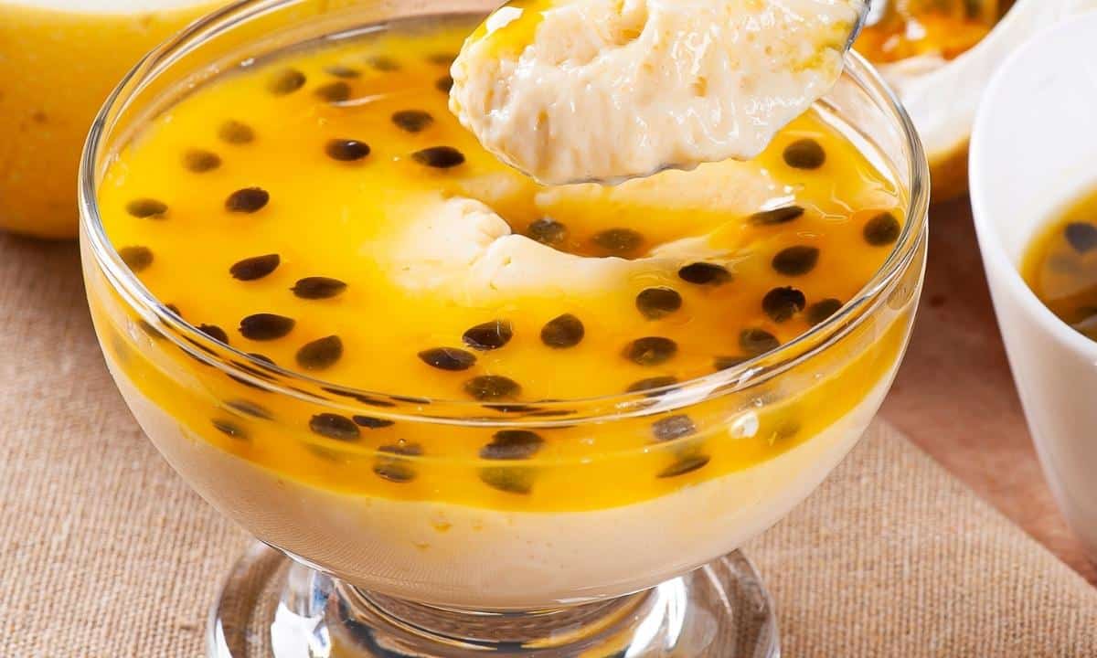 Mousse de maracujá perfeito cremoso e delicioso aprenda a fazer esta sobremesa