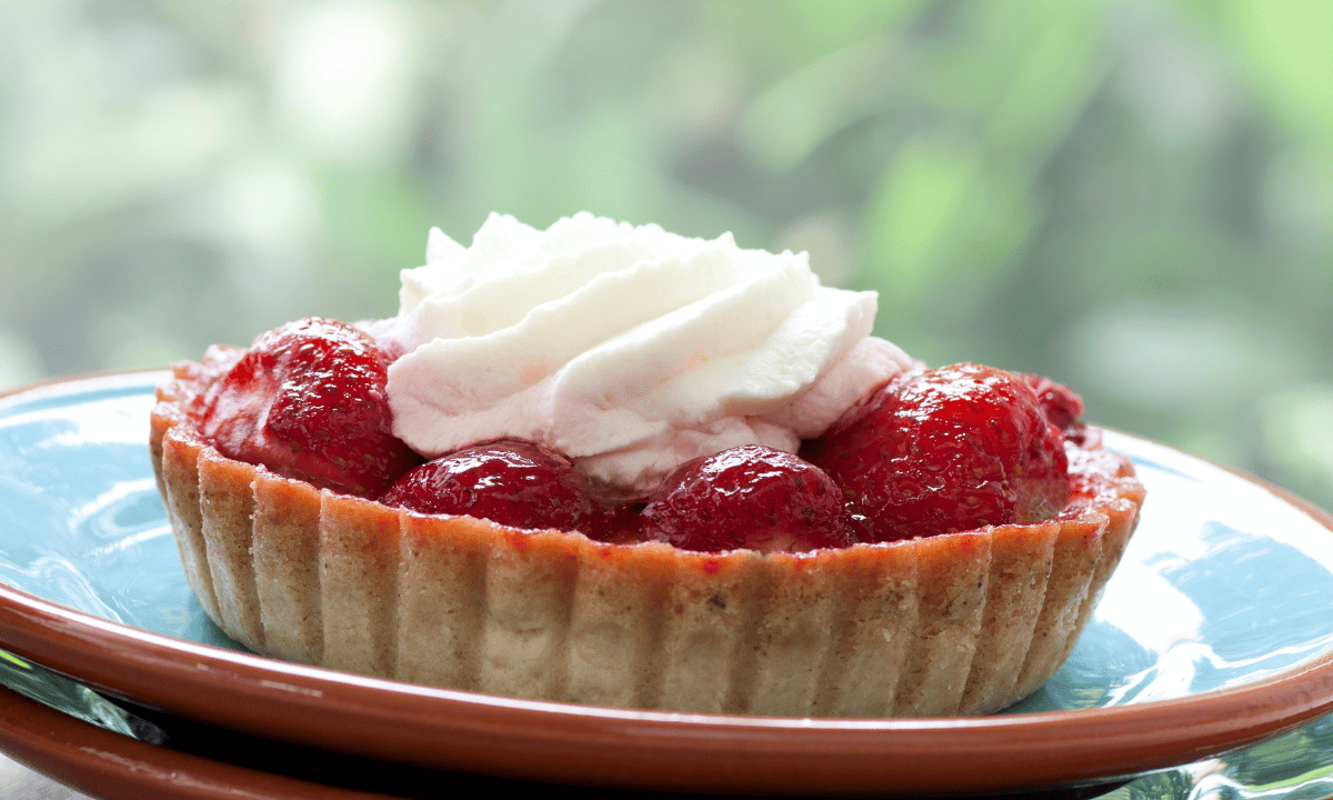 Merengue de morango com creme delicioso prove e saboreie