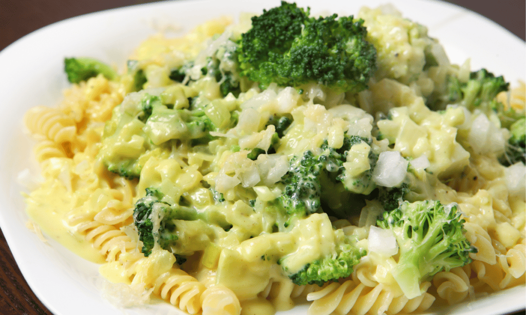 macarrão com brócolis cremoso