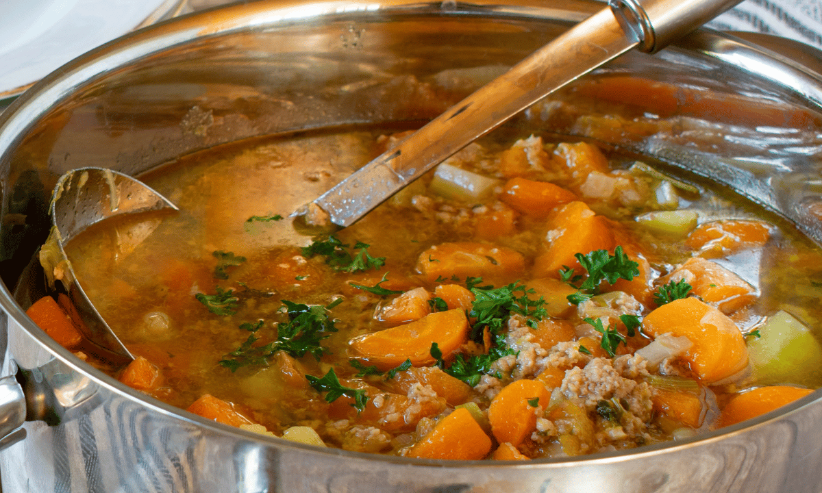 sopa de carne com legumes completa