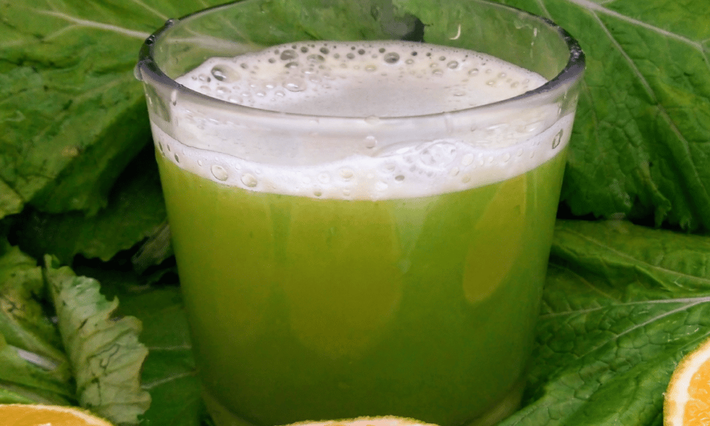 suco verde de couve-manteiga