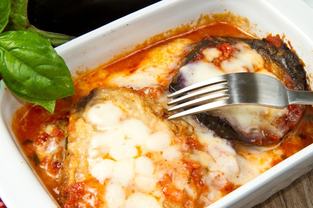 berinjela à parmegiana com mussarela