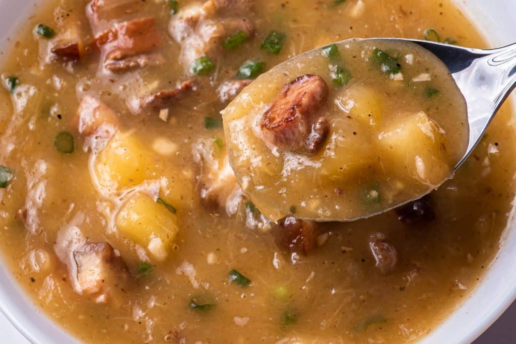 Sopa de mandioca com músculo muito saborosa com temperos especiais