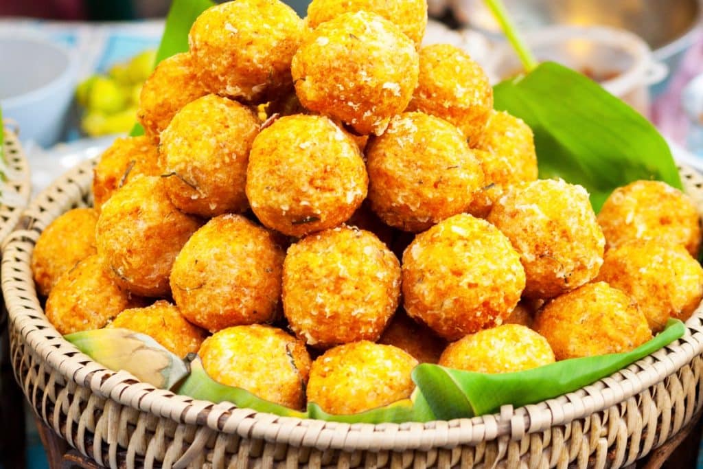 ⏲ Tempo de Preparo 50 minutos  Bolinho de arroz com calabresa e queijo