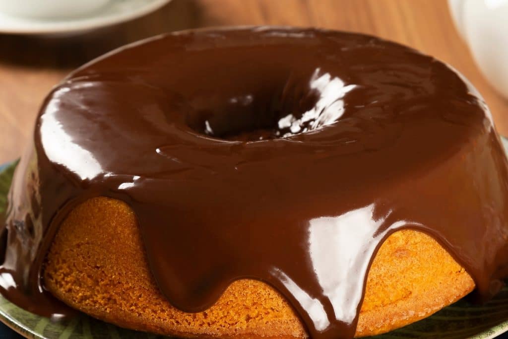 Bolo de cenoura com chocolate