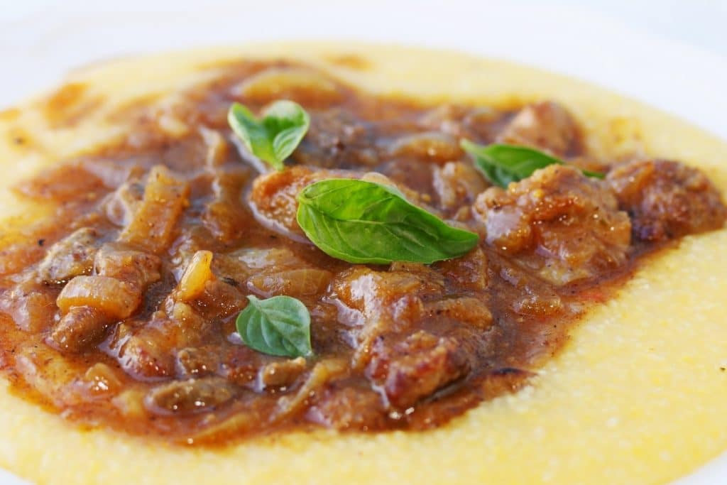 Polenta mole com carne moída