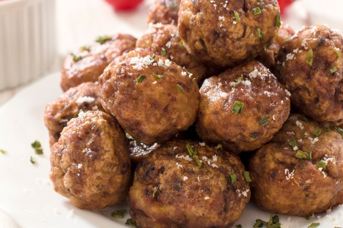 Bolinho de carne moída com hortelã