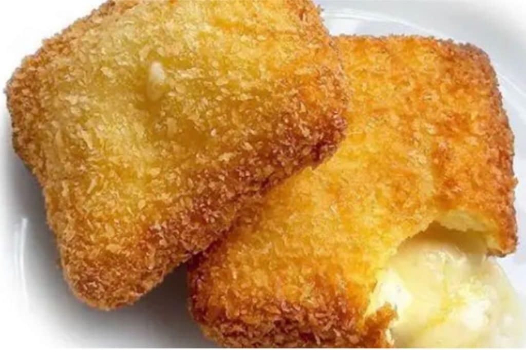 pão de forma empanado com queijo