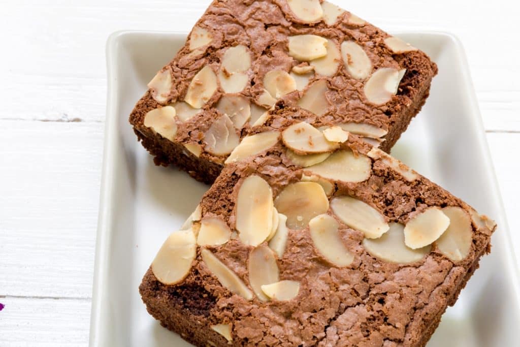 Brownie integral de amêndoas para chá ou café da tarde receita deliciosa