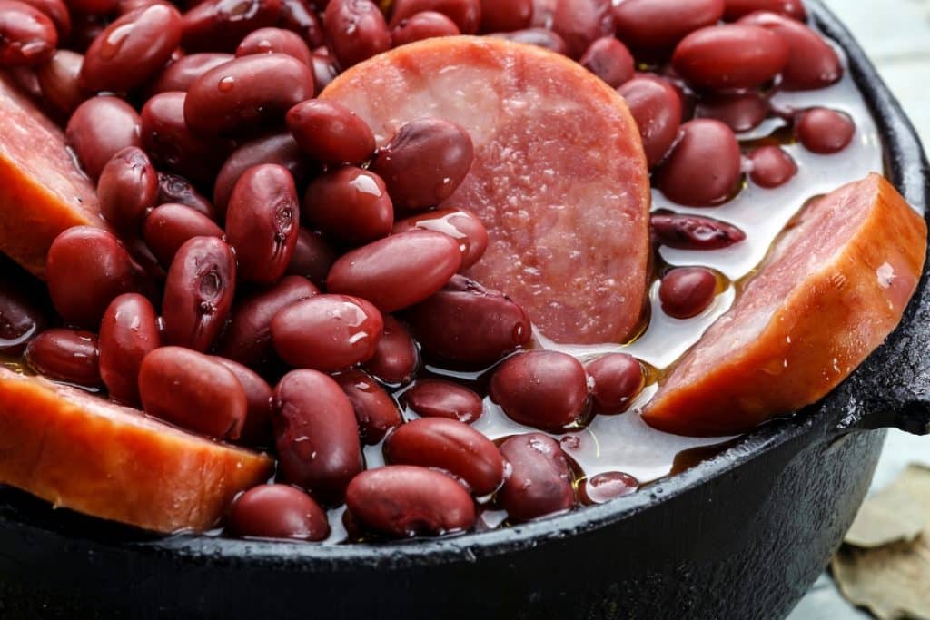 Feijão vermelho com linguiça calabresa