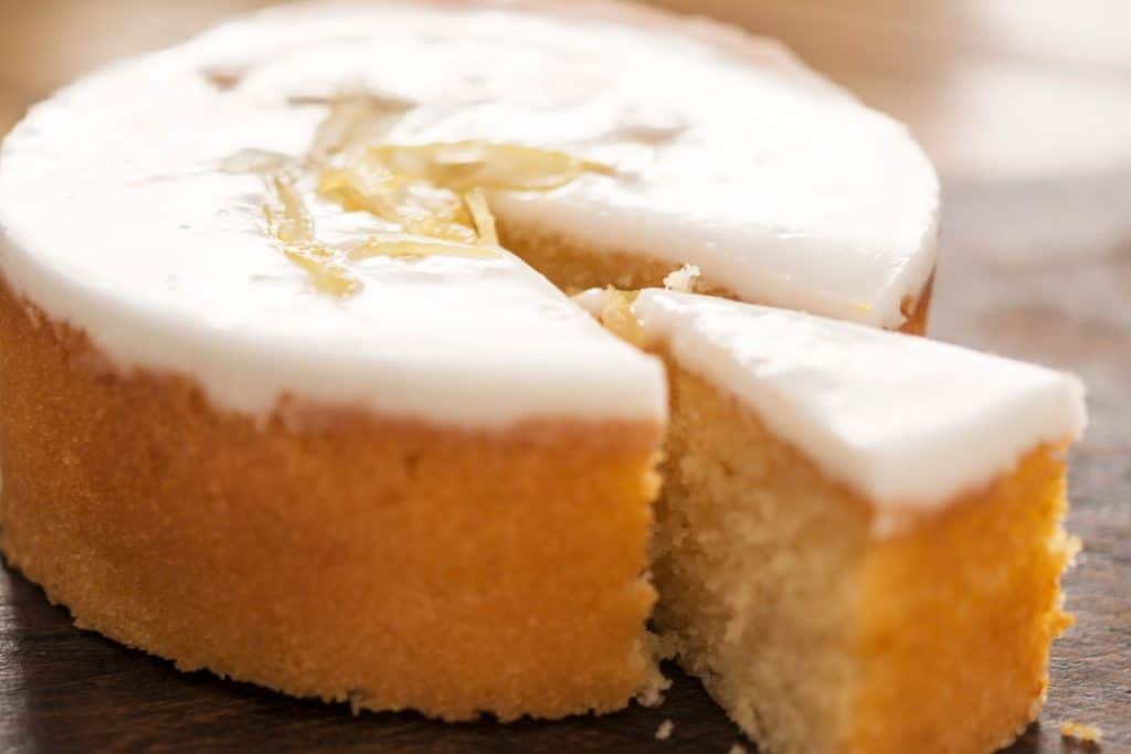 Bolo de cenoura com cobertura de cream cheese a combinação perfeita