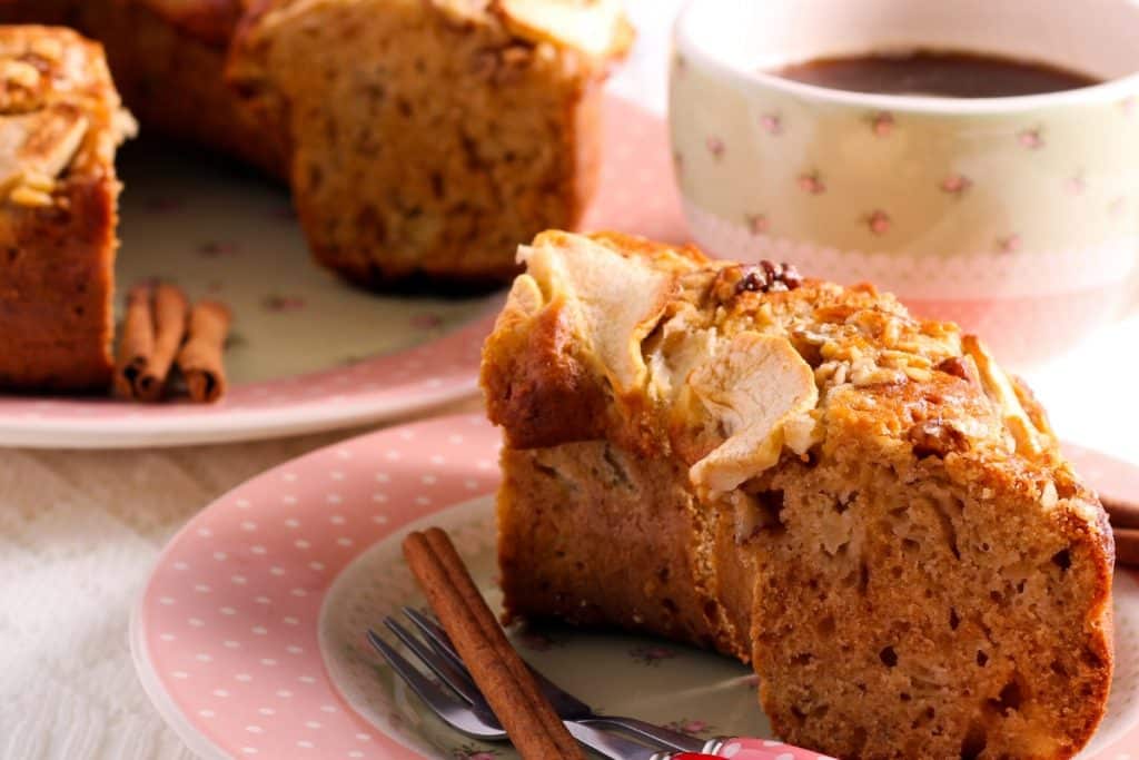 bolo de maçã, canela e amêndoas