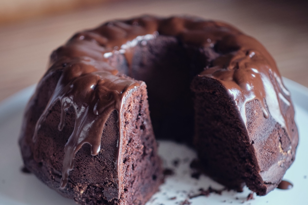 Bolo de chocolate com cobertura ganache