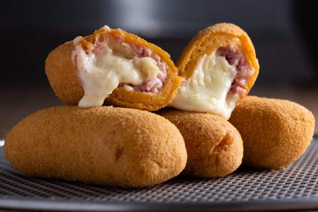 croquetes de queijo e presunto