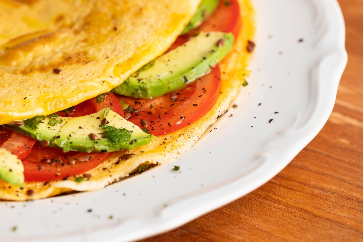 Omelete de Tomate e Abacate