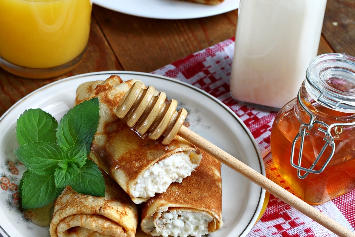 panquecas enroladas com queijo cotage