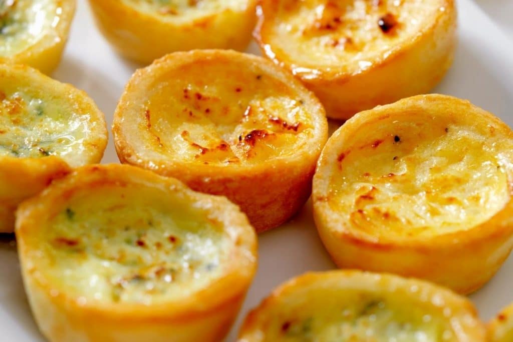 quiches de queijo com espinafre