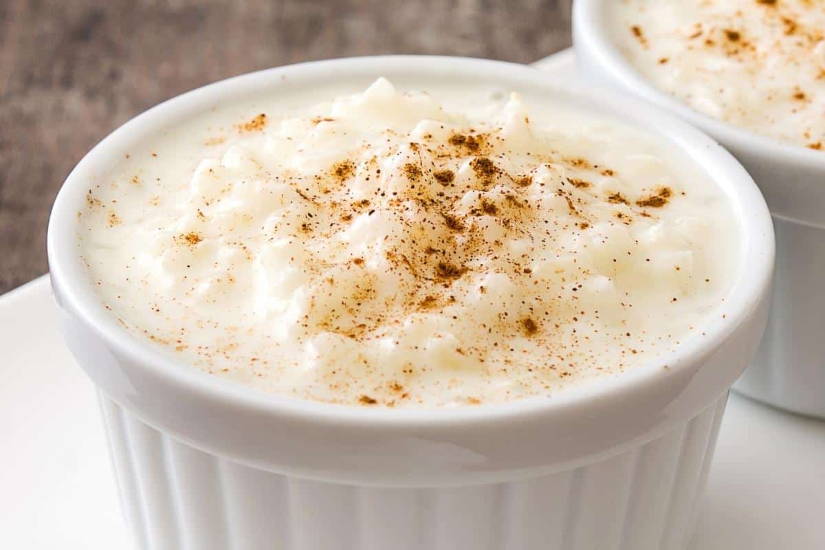 Sobremesa simples e saborosa arroz doce com canela para todos os momentos