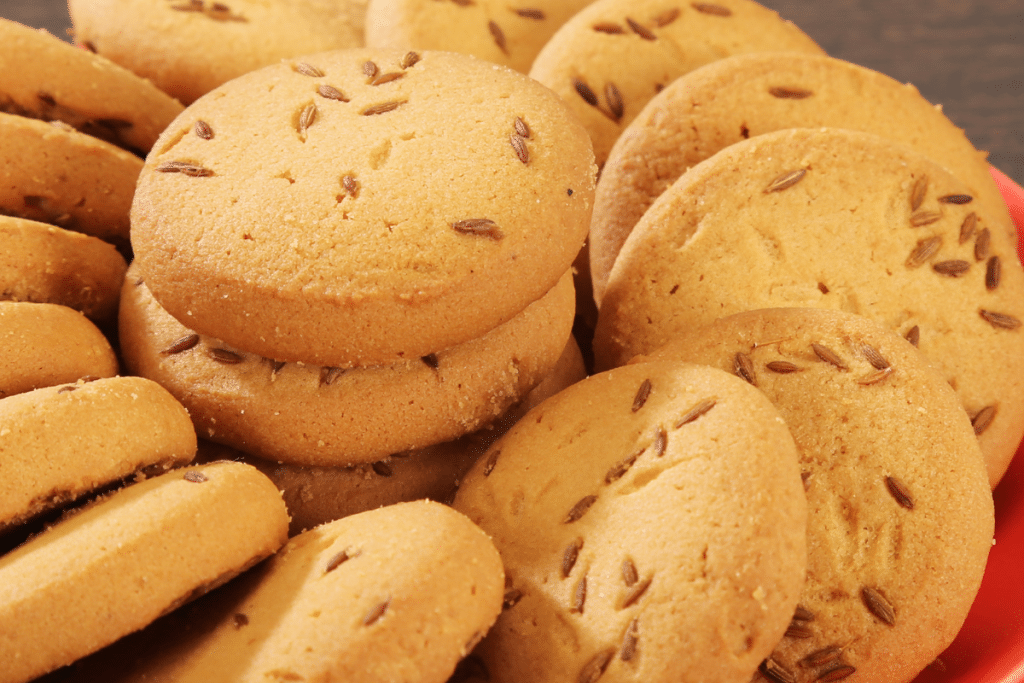 Biscoitos salgados de cominho uma receita deliciosa e fácil de preparar para o lache