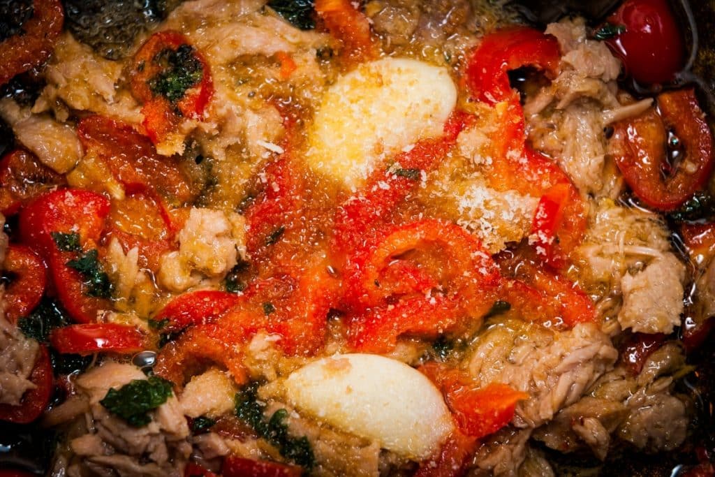 molho de atum e tomate