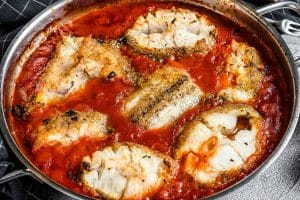 peixe granadeiro assado com molho de tomate