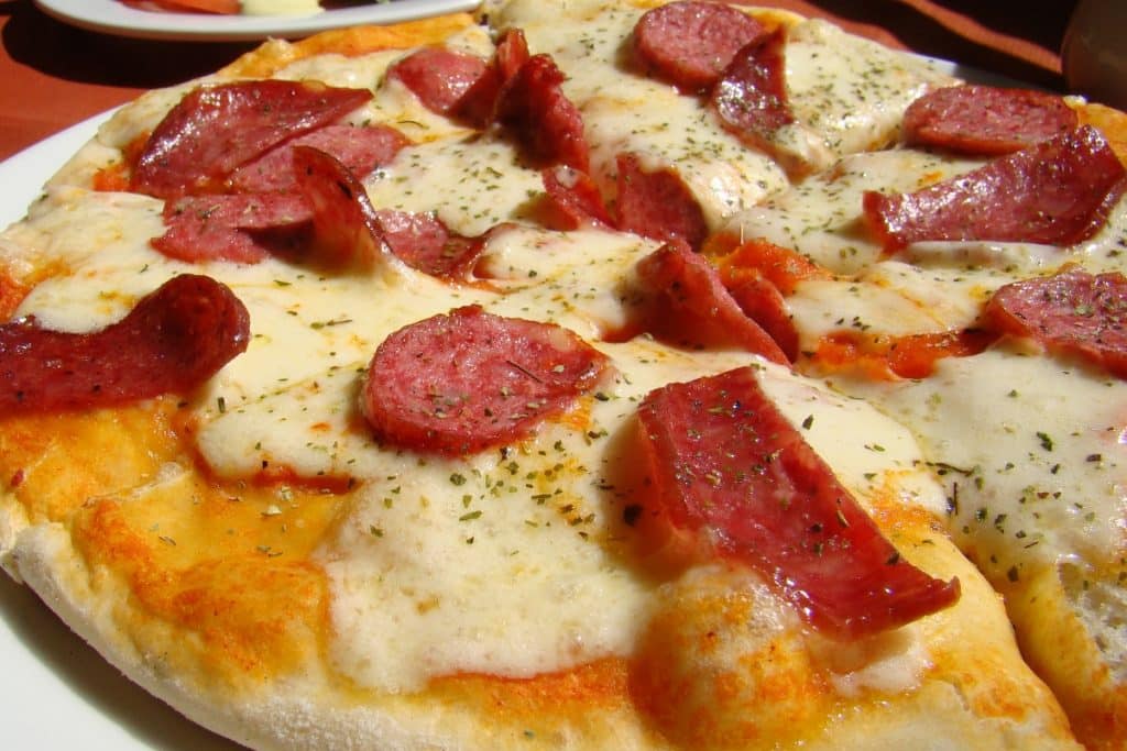 pizza calabresa com queijo