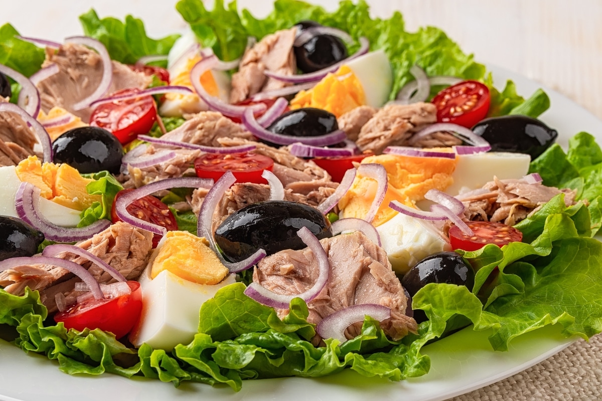 salada de atum com ovo cozido