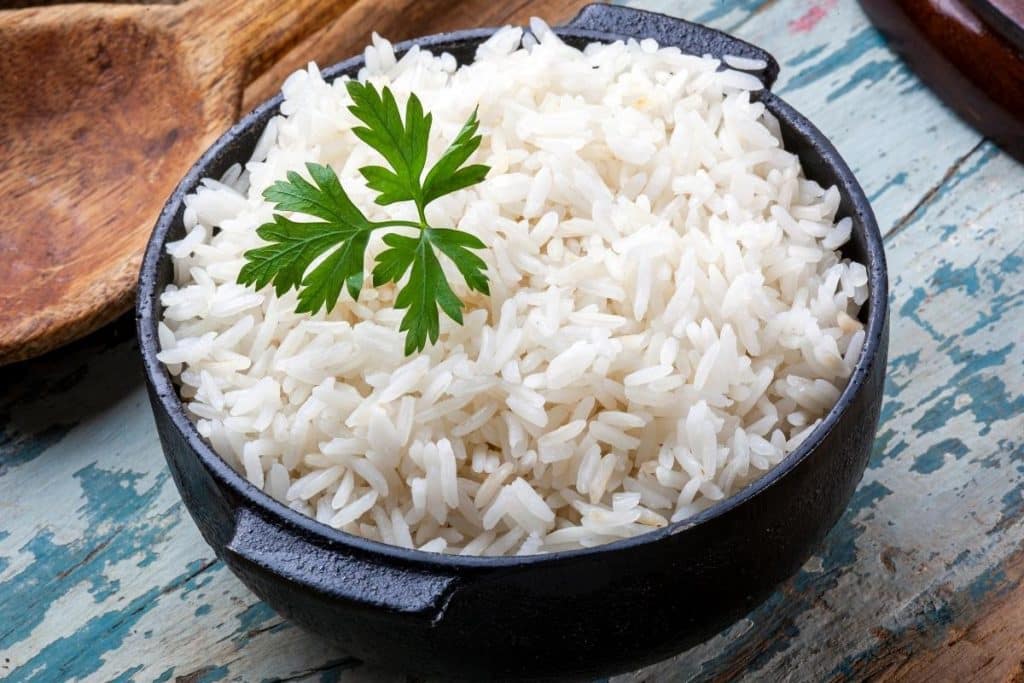 Se você quer saber como fazer um arroz soltinho e delicioso não pode perder essa receita