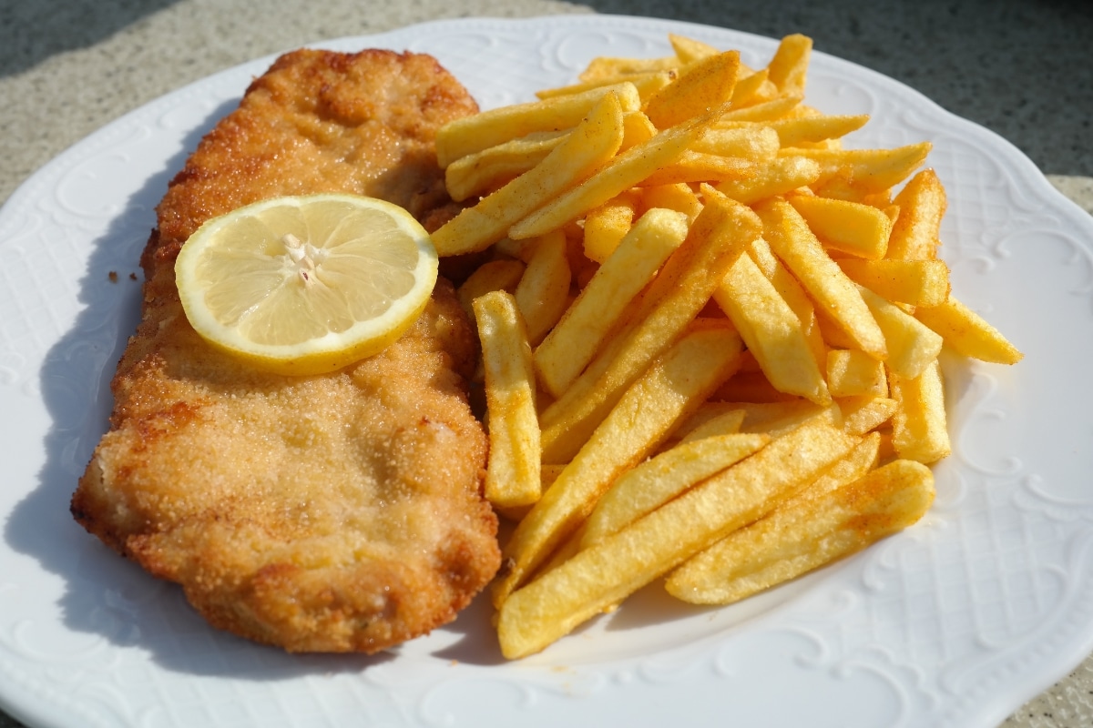 Bife a milanesa com batata frita