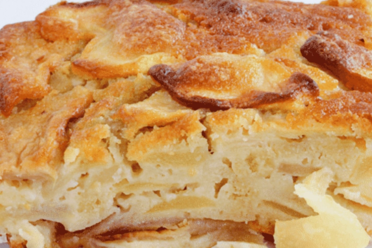 Com esse bolo de maçã com canela em mãos, você terá uma opção perfeita para desfrutar no café da manhã café quentinho, ou no lanche da tarde