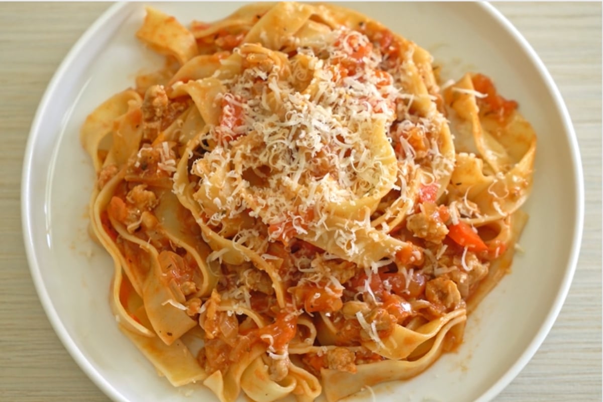 Fettuccine à bolonhesa com queijo