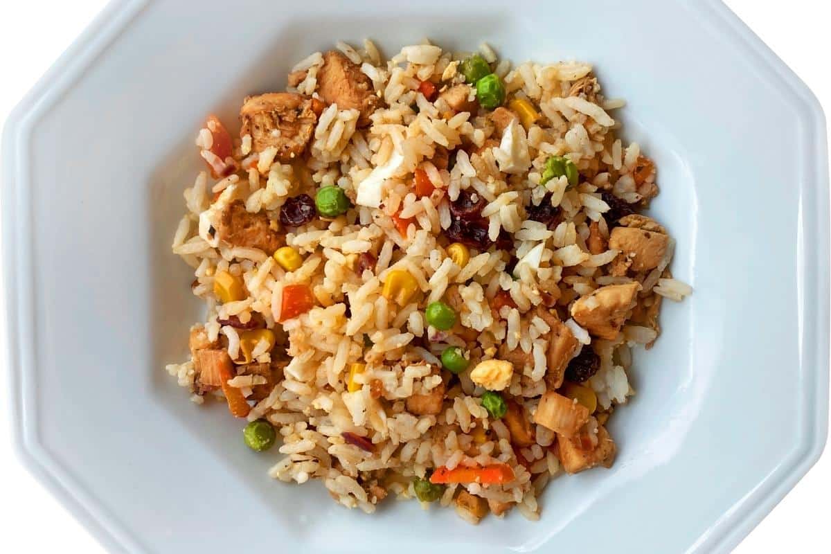 Arroz grego uma receita fácil e deliciosa para surpreender seus convidados