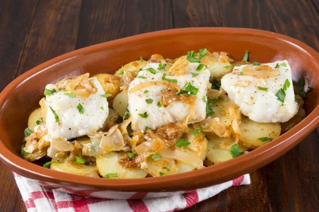 Batata gratinada com peixe branco para um almoço ou jantar requintado aprenda a fazer