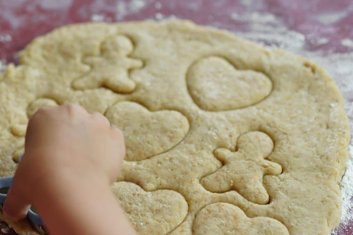 Faça biscoitos doces em formatos inusitados: uma sobremesa divertida para toda a família a receita que vai te levar a um mundo de sabores!