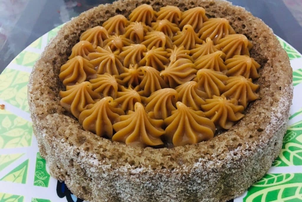 Bolo de churros de canoa delicioso e parece ser feito em padaria super fácil de fazer aprenda