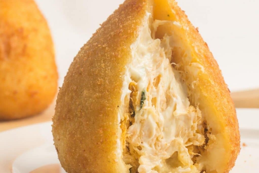 Coxinha de frango com catupiry a melhor escolha para qualquer ocasião aprenda a fazer!