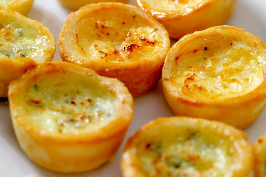 mini quiches de 3 queijos