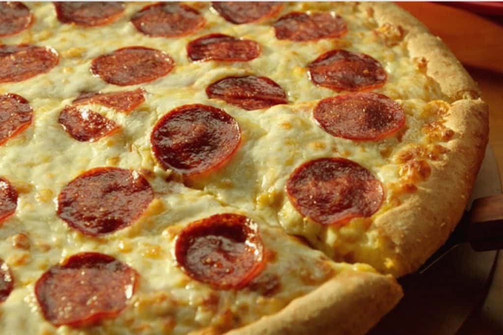 Pizza de Pepperoni e Queijo