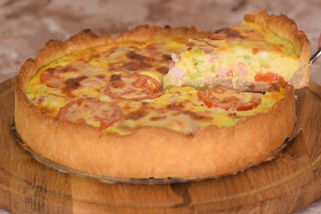 Quiche de queijo e tomate