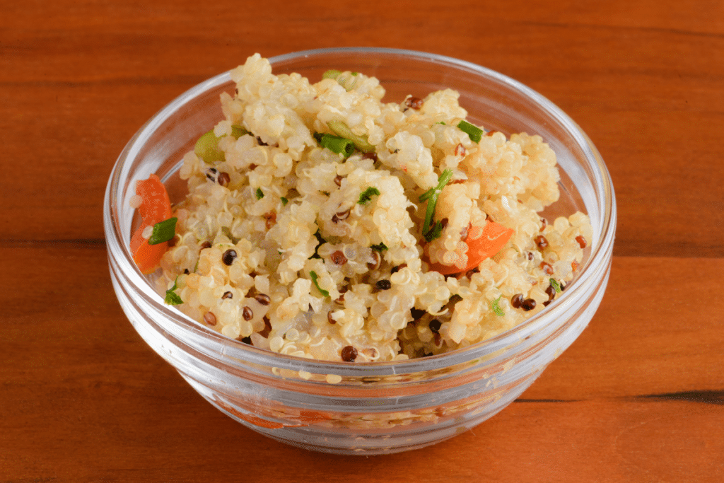 quinoa cozida com tomate e cheiro verde