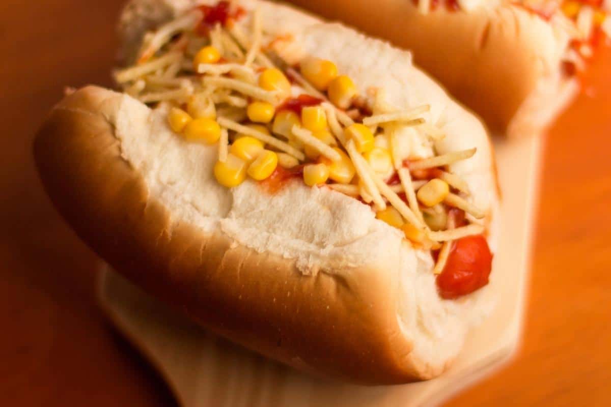 O lanche perfeito para o fim de semana, ou qualquer dia: Como preparar um cachorro quente brasileiro igual ao da lanchonete!!