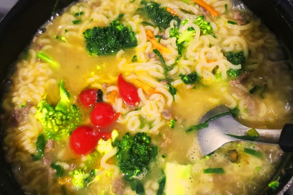Aprenda a preparar uma sopa de lámen com Carne Moída e legumes Crocantes Uma Delícia Aquecedora e Reconfortante!