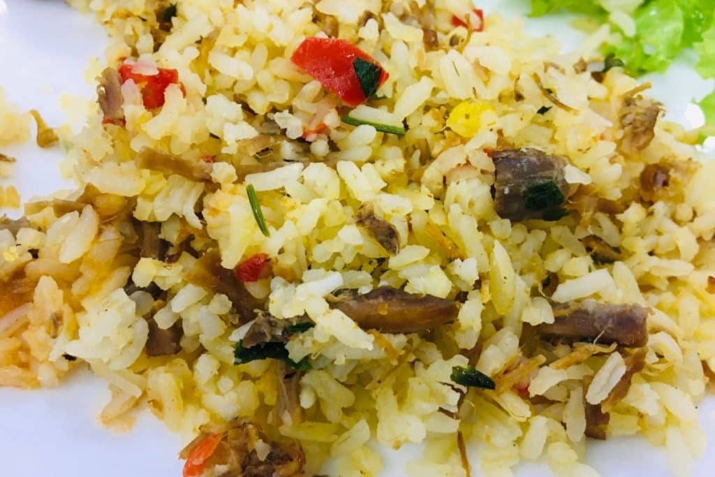 Arroz com carne seca desfiada